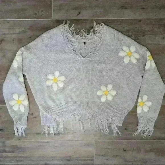 Polly & Esther Distressed Flower Sweater🌼 - Picture 3 of 6
